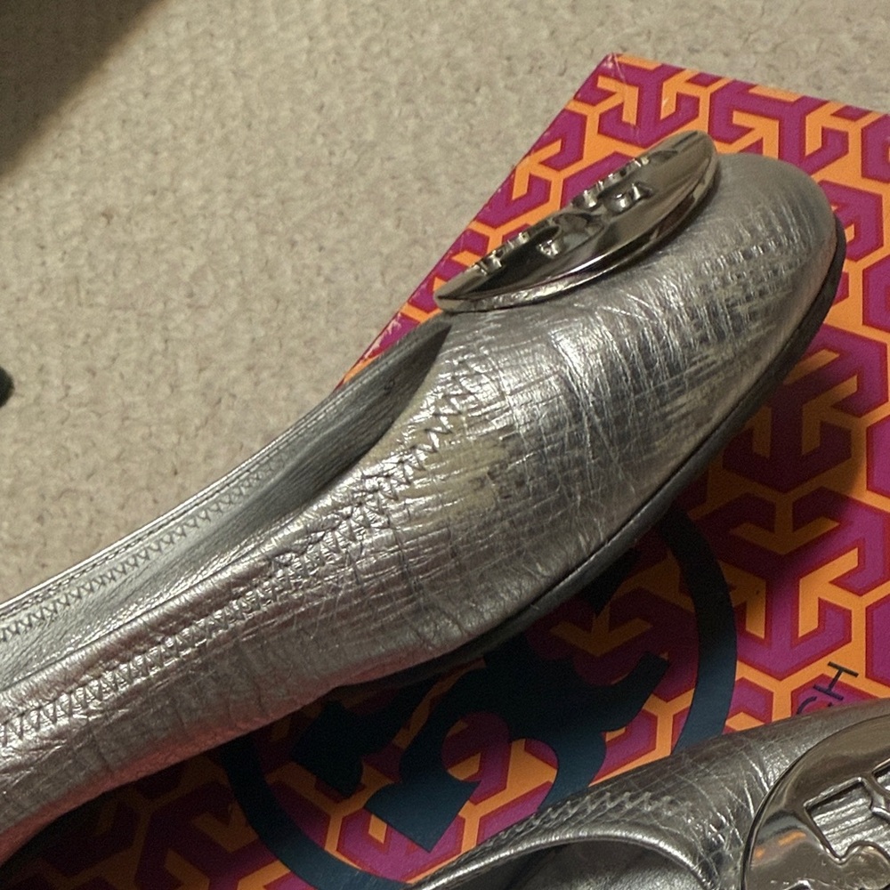 Tory Burch Metallic Silver Logo Ballet Flats - Picture 5 of 6